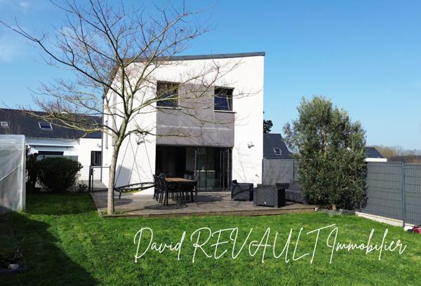 À quelques pas du coeur vivant d'Elven, une élégante parenthèse contemporaine