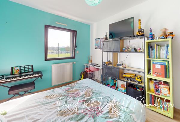 À quelques pas du coeur vivant d'Elven, une élégante parenthèse contemporaine