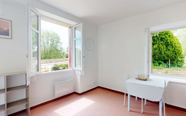 Appartement à louer    1 pièce •  Salmiech