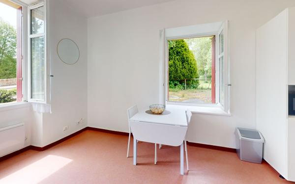 Appartement à louer    1 pièce •  Salmiech