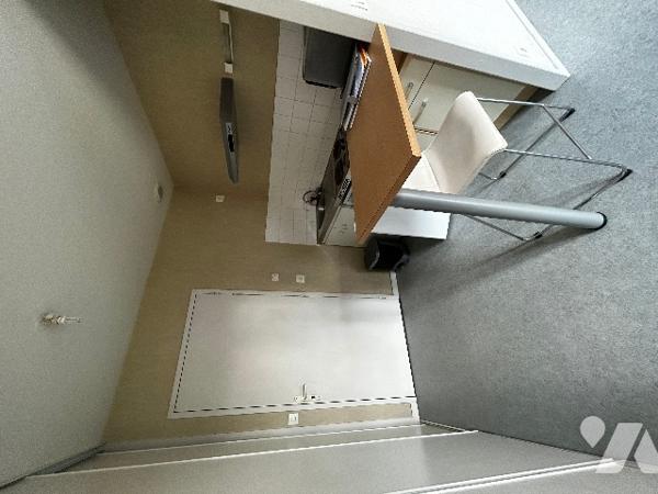 Appartement 2ème étage, dans résidence calme et proche des commodités avec place parking extérieur