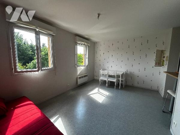 Appartement 2ème étage, dans résidence calme et proche des commodités avec place parking extérieur