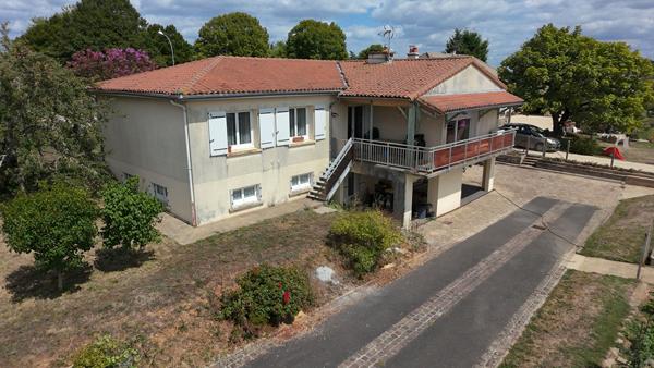 Maison Saint Pierre D Exideuil