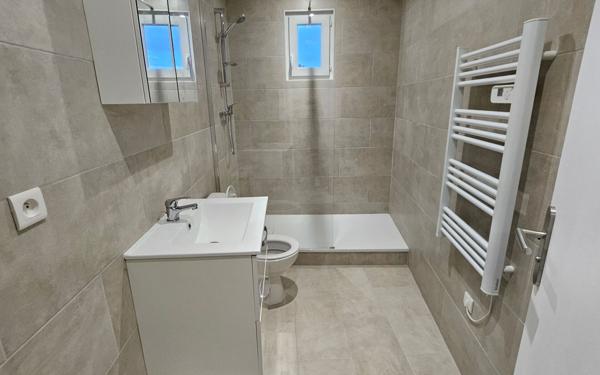 Immeuble à vendre    9 pièces •  Saint-Denis