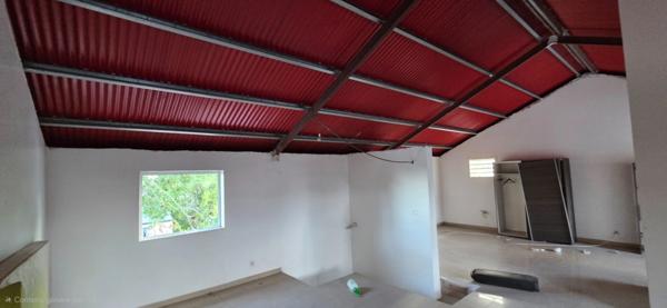 SAINT ANDRE (97440) - Grande maison T5 de surface totale de 197.50 m² + 2 appartements T2, sur terrain de 568 m²