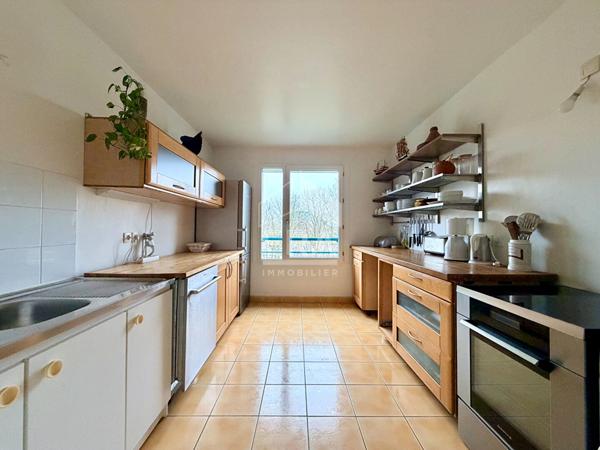 Meudon Bellevue - 78 m² avec balcon, vue dégagée sur Paris, DPE C - Résidence arborée