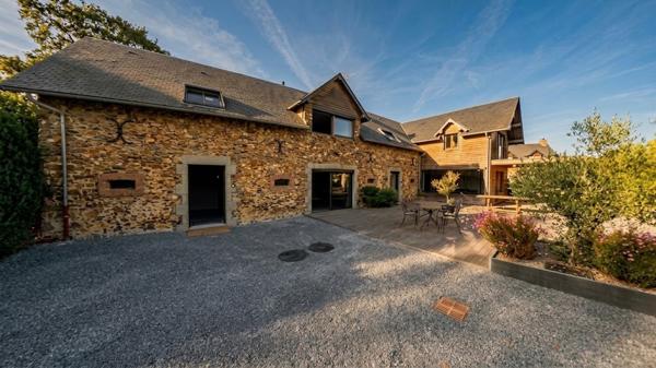 Maison en Pierres – 243 m² – Saint-Ouen-des-Toits