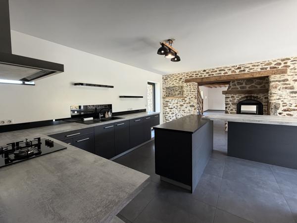 Maison en Pierres – 243 m² – Saint-Ouen-des-Toits