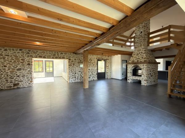 Maison en Pierres – 243 m² – Saint-Ouen-des-Toits