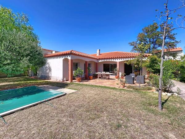 Maison de plain pied à Perpignan avec piscine et confort moderne