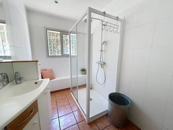 Maison de plain pied à Perpignan avec piscine et confort moderne