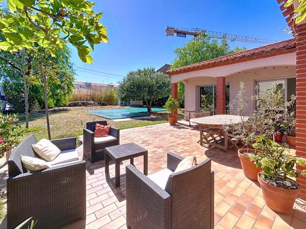 Maison de plain pied à Perpignan avec piscine et confort moderne
