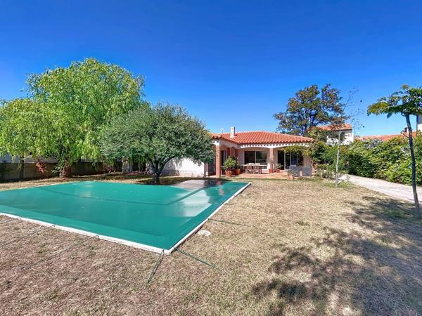 Maison de plain pied à Perpignan avec piscine et confort moderne