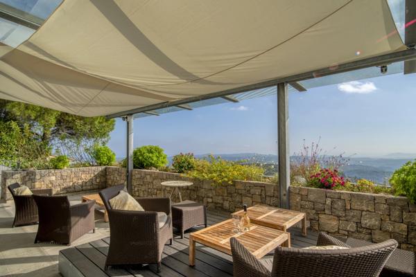 Belle propriété avec vue panoramique sur la mer