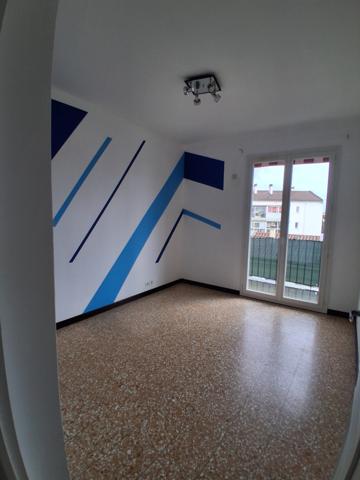 T4 traversant avec climatisation, balcon, cave et garage