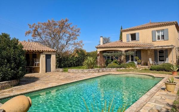 Maison à vendre    3 pièces •  Uzès