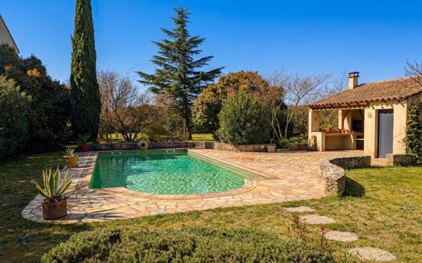 Maison à vendre    3 pièces •  Uzès