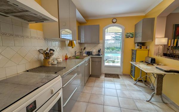 Maison à vendre    3 pièces •  Uzès