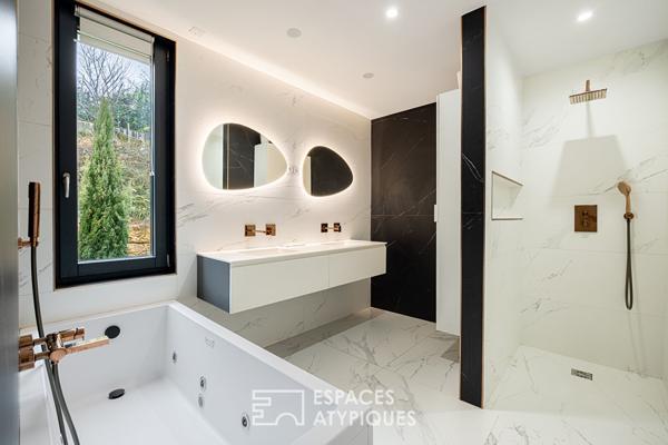 Maison contemporaine d’architecte avec vue panoramique et piscine