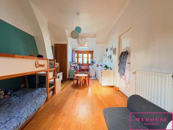 Maison
                                                                                                                                                                                                                                                                                                                        5 pièce(s)                                                                                                                                                                                                          4 chambre(s)                                                                                                                                                                                                          150  m²