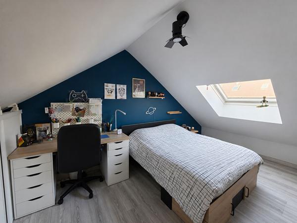 LE MANS . Maison de ville rénovée avec goût, à seulement 3 km du centre-ville !