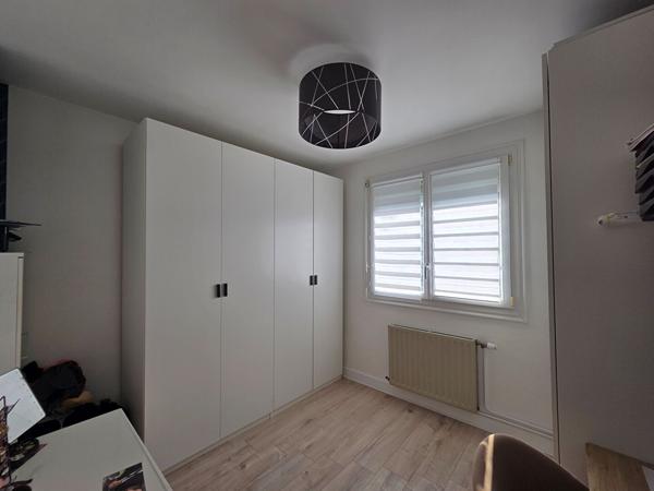 LE MANS . Maison de ville rénovée avec goût, à seulement 3 km du centre-ville !