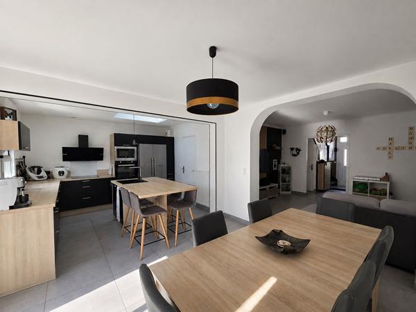 LE MANS . Maison de ville rénovée avec goût, à seulement 3 km du centre-ville !