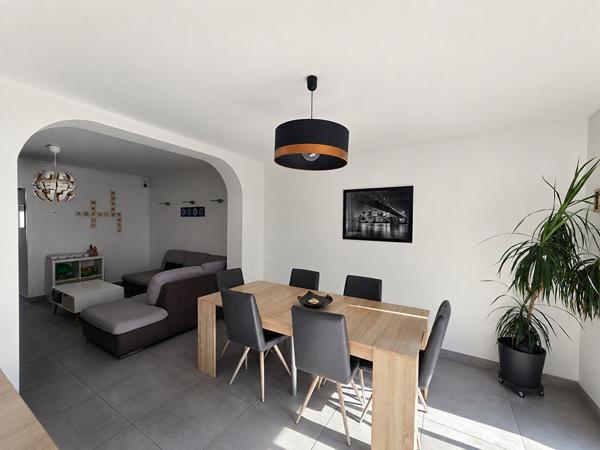 LE MANS . Maison de ville rénovée avec goût, à seulement 3 km du centre-ville !