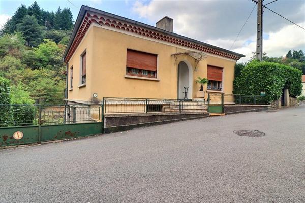 Maison à fort potentiel à Vals-les-Bains ? 77 m² + grand garage 80 m²