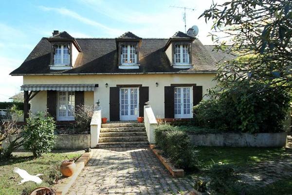 Maison à vendre |  Saint-Astier |  8 pièces | 181 m²