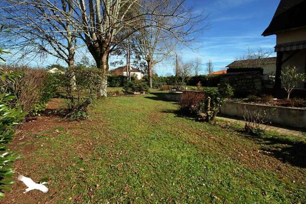 Maison à vendre |  Saint-Astier |  8 pièces | 181 m²