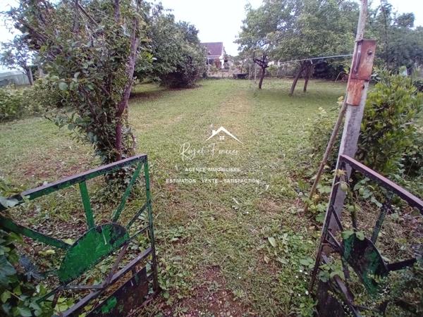 Vue sur la cour, beau jardin clos, quartier très recherché
