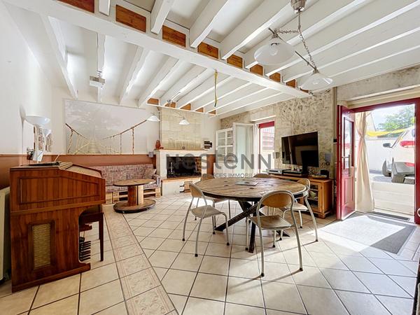 Maison de charme en pierre  138 m², 4 chambres et patio
