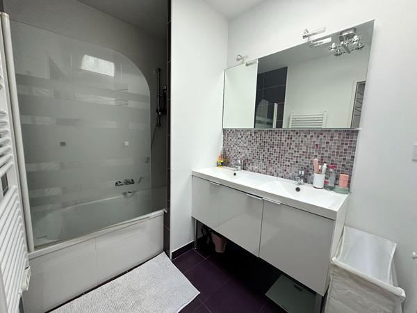 Maison de plain pied - 5 pièces à vendre à Basse Goulaine  de 100m²