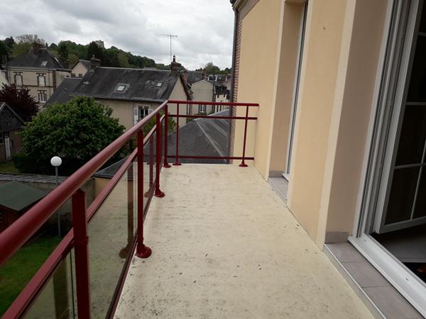 RARE DANS RÉSIDENCE THIBAULT MEYNIEL