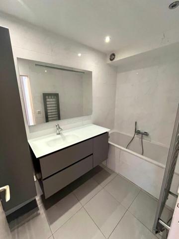 Appartement à louer    3 pièces • 92,05 m2 Paris 11