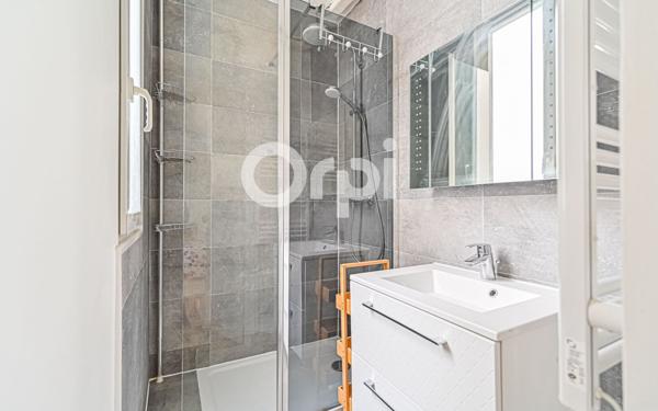 Appartement à vendre    2 pièces • 32,45 m2 Paris 11