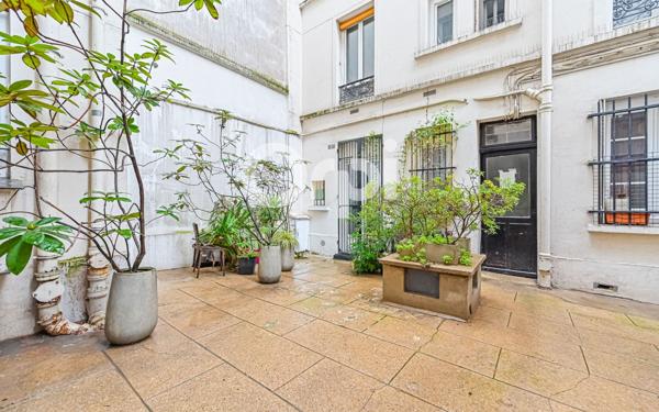Appartement à vendre    2 pièces • 32,45 m2 Paris 11