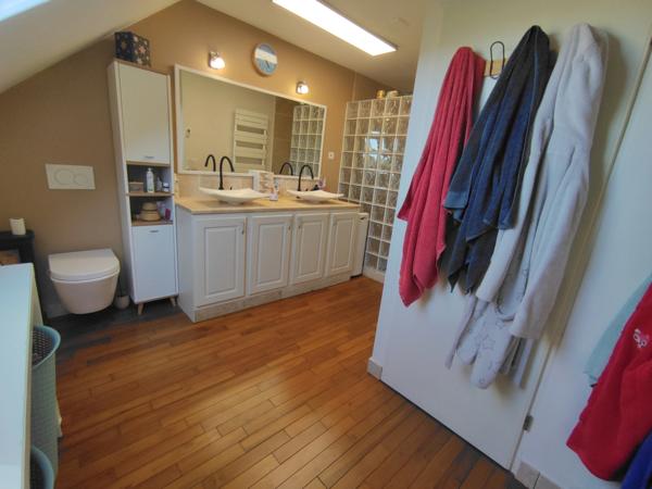 MAISON 4 CHAMBRES / SOUS-SOL/ IDEALEMENT SITUEE SECTEUR OUEST /PONT DU CHÂTEAU (63)