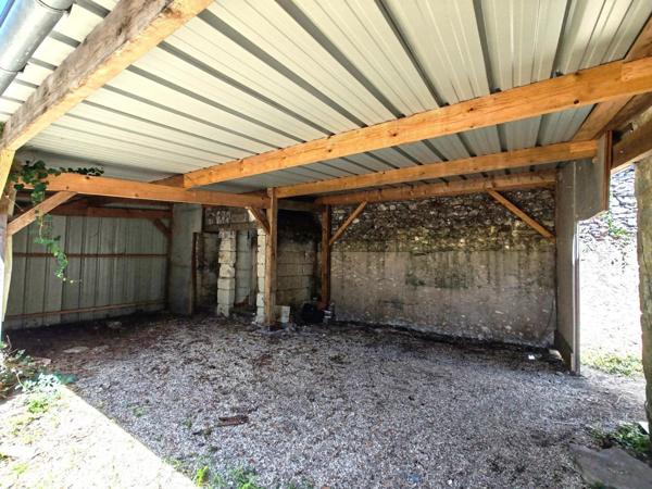 Opportunité ! Maison composée de deux logements en centre-ville, avec jardin, appentis et terrain.