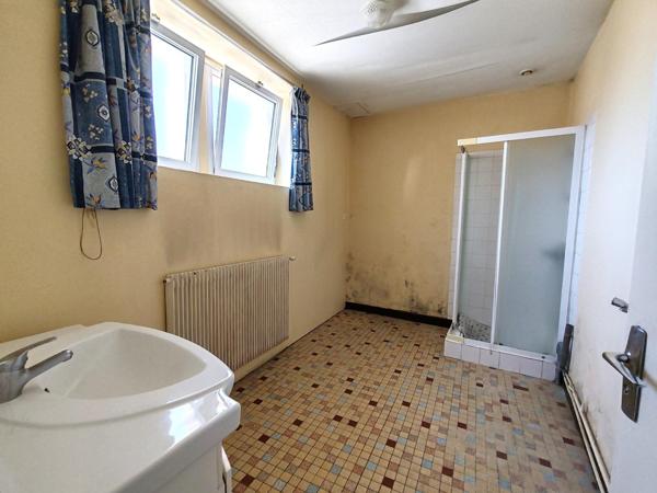 Opportunité ! Maison composée de deux logements en centre-ville, avec jardin, appentis et terrain.