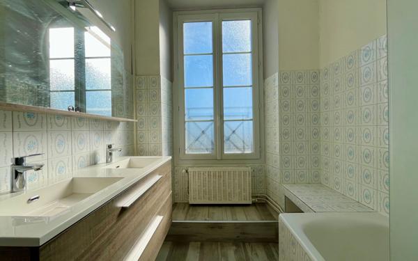 Maison à vendre    6 pièces •  Fressines