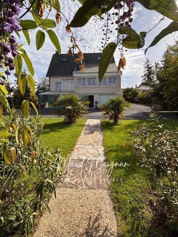 Propriété familiale, très beaux volumes, piscine et atelier, cadre calme et sans vis-à-vis
