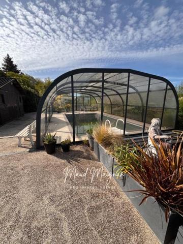 Propriété familiale, très beaux volumes, piscine et atelier, cadre calme et sans vis-à-vis
