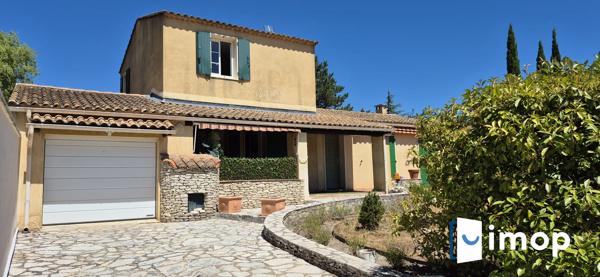 Belle maison des années 80 sur grand terrain de plus de 1000 m² avec piscine