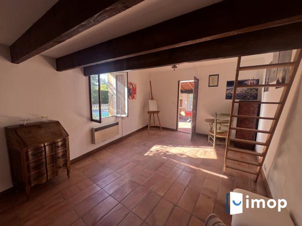 Belle maison des années 80 sur grand terrain de plus de 1000 m² avec piscine