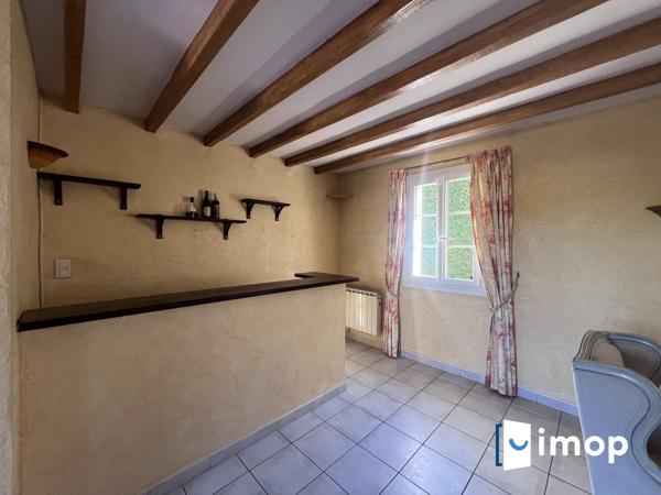 Belle maison des années 80 sur grand terrain de plus de 1000 m² avec piscine