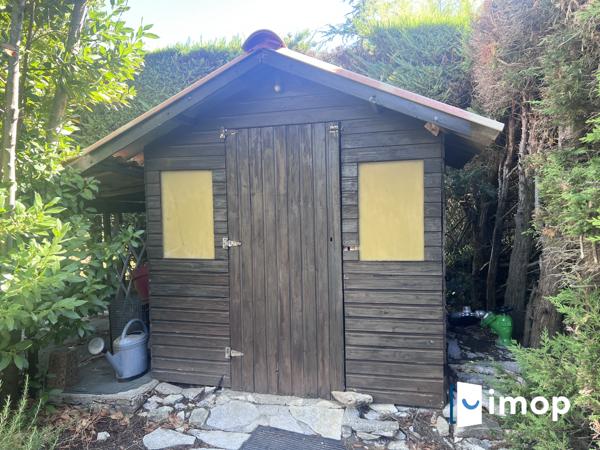 Belle maison des années 80 sur grand terrain de plus de 1000 m² avec piscine