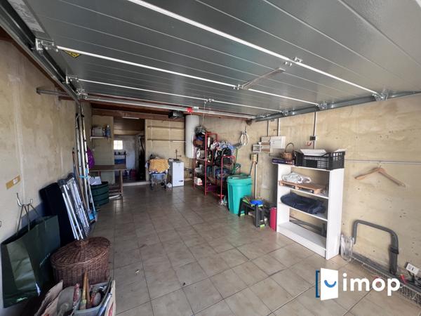 Belle maison des années 80 sur grand terrain de plus de 1000 m² avec piscine