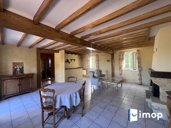 Belle maison des années 80 sur grand terrain de plus de 1000 m² avec piscine